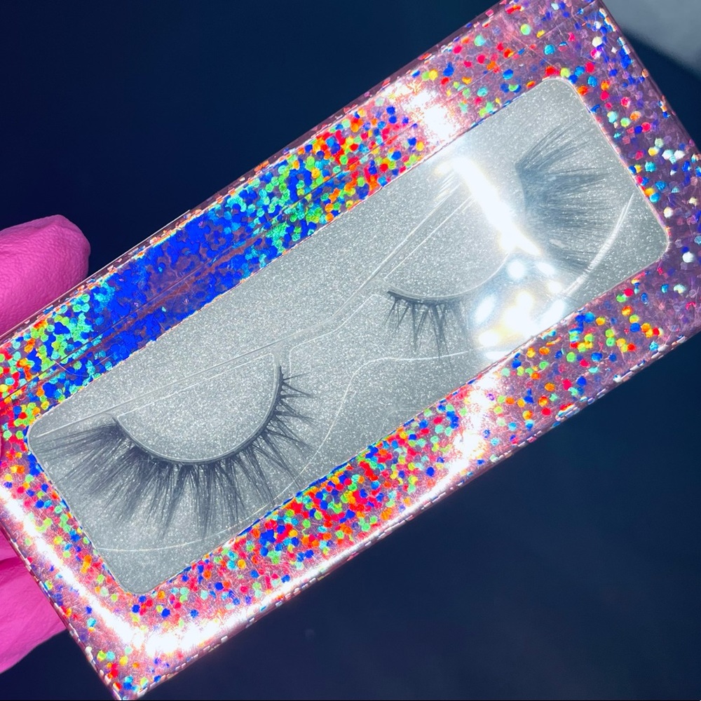 LASHES! LASHES! - Picture 7 of 9